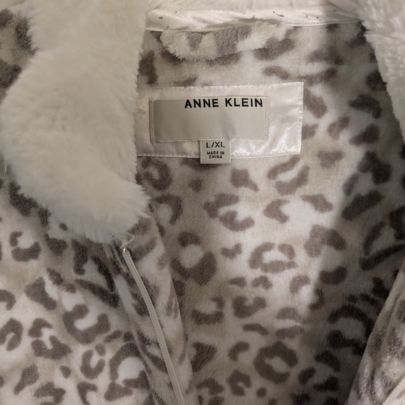 Leopard Print Fleece Robe - Picture 2 of 3